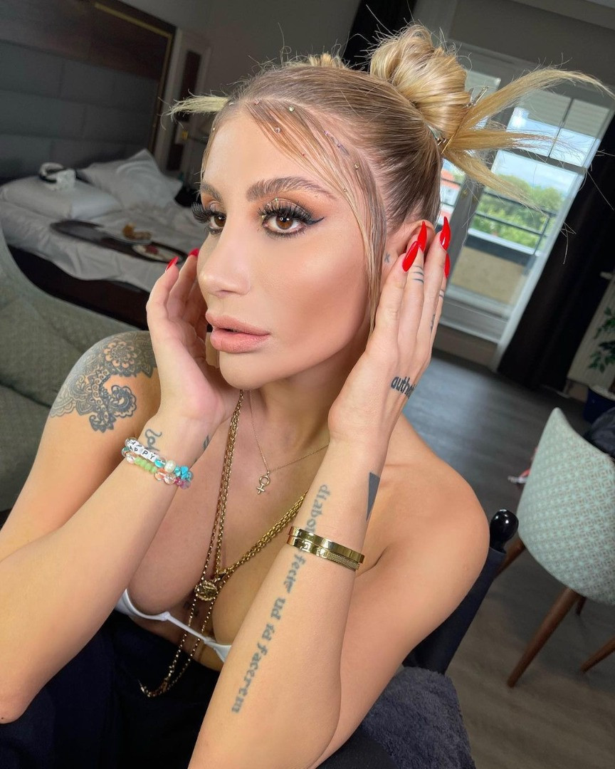 İrem Derici 'Ayağını öpsem...' diyen takipçisine verdiği cevapla olay oldu - Resim: 14