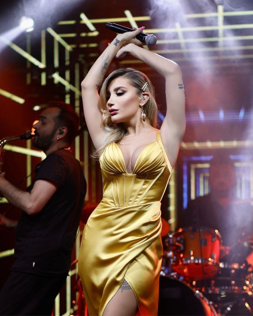 İrem Derici 'Ayağını öpsem...' diyen takipçisine verdiği cevapla olay oldu - Resim: 11