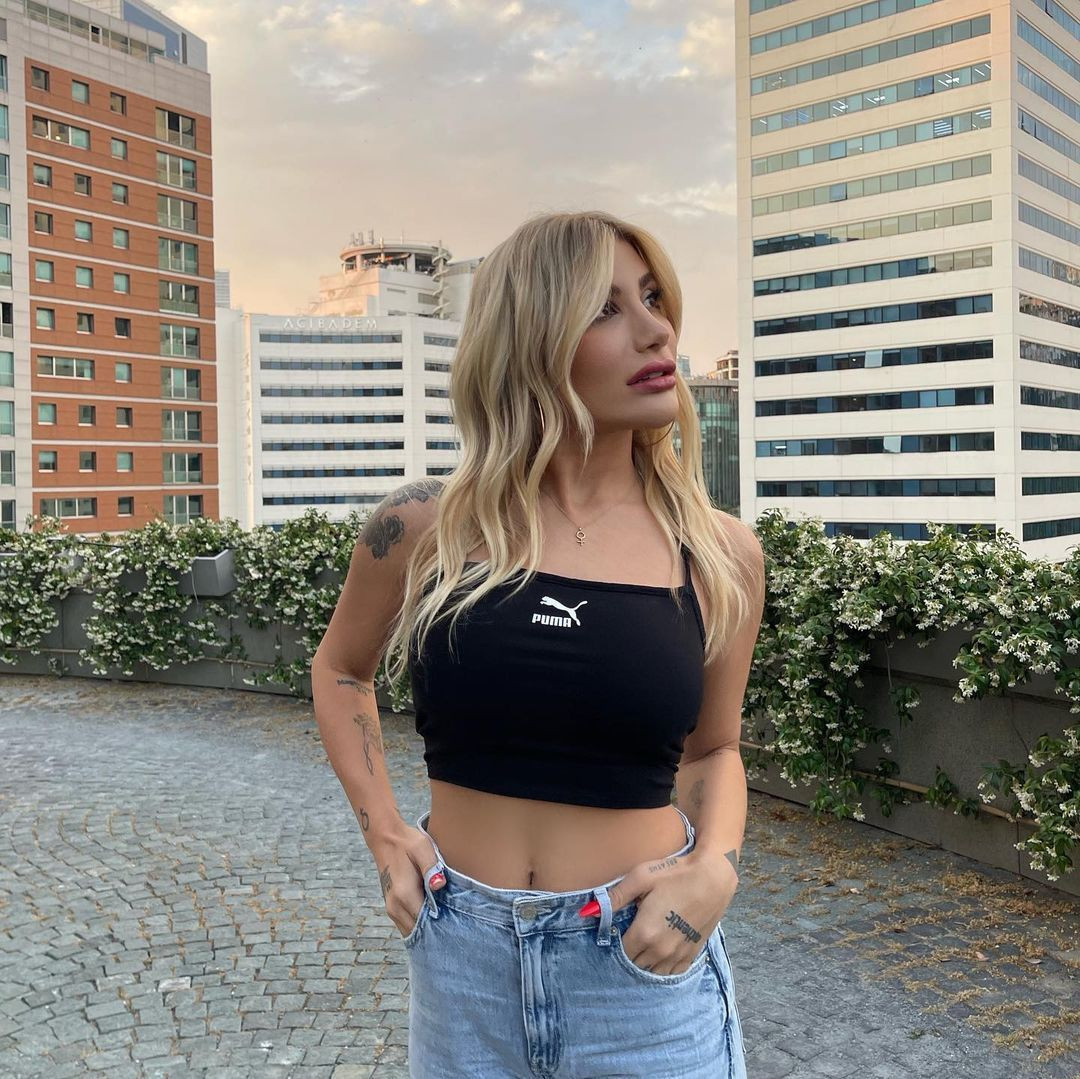 İrem Derici 'Ayağını öpsem...' diyen takipçisine verdiği cevapla olay oldu - Resim: 29