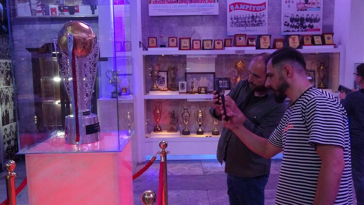 Trabzonspor'un şampiyonluk kupasına ziyaretçi akını - Resim: 19