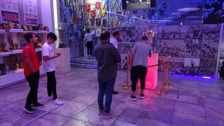 Trabzonspor'un şampiyonluk kupasına ziyaretçi akını - Resim: 14