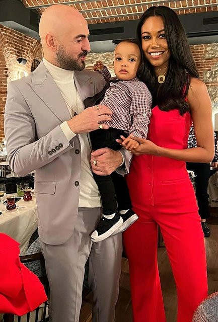 Ünlülerden bayram mesajları - Resim: 1