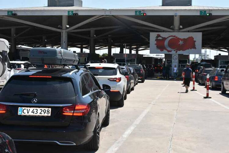 Kapıkule'de gurbetçi yoğunluğu - Resim: 11