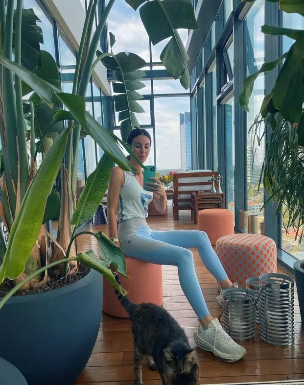 Defne Samyeli yaz günü çizme giyince olay oldu: Ünlü bir televizyoncu kafaya taktı - Resim: 5