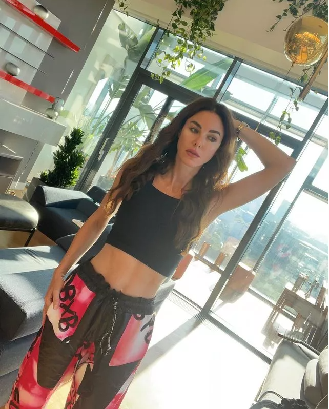 Defne Samyeli yaz günü çizme giyince olay oldu: Ünlü bir televizyoncu kafaya taktı - Resim: 4