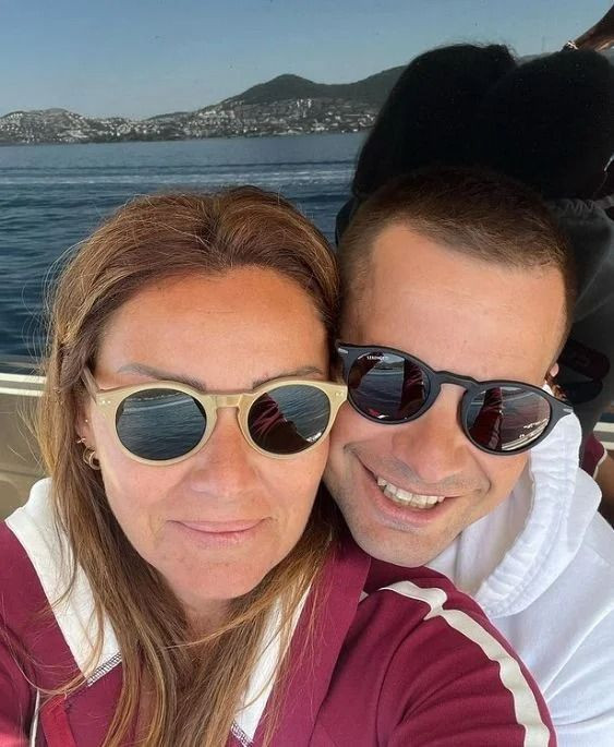 Yağmur Atacan eşi Pınar Altuğ'u uçakta herkese rezil etti. Tüm yolcular dondu kaldı - Resim: 6