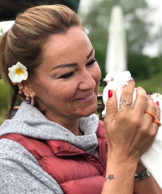 Yağmur Atacan eşi Pınar Altuğ'u uçakta herkese rezil etti. Tüm yolcular dondu kaldı - Resim: 7