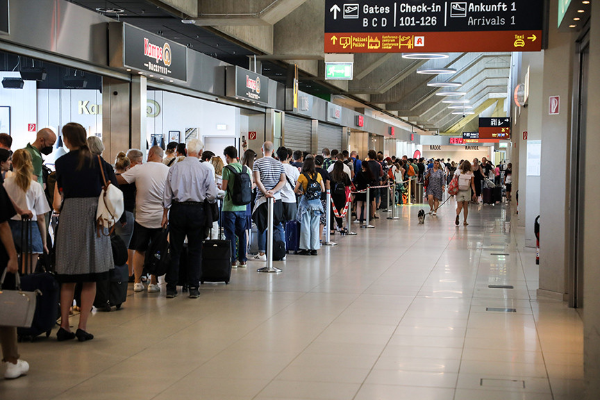 Dev hava yolu şirketi Lufthansa'da kriz | Binlerce uçuş iptal edildi - Resim: 4