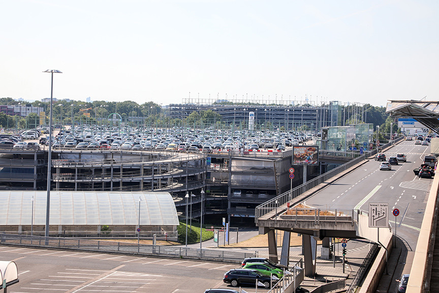 Dev hava yolu şirketi Lufthansa'da kriz | Binlerce uçuş iptal edildi - Resim: 3