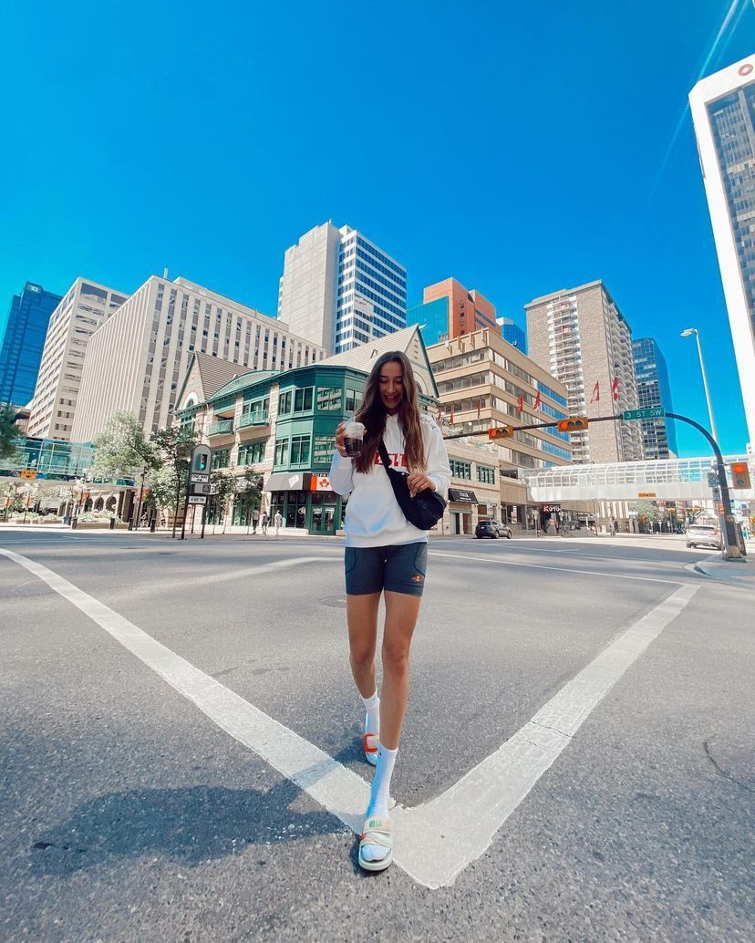 Milli voleybolcu Hande Baladin bikini ile havuza girince olay oldu - Resim: 33