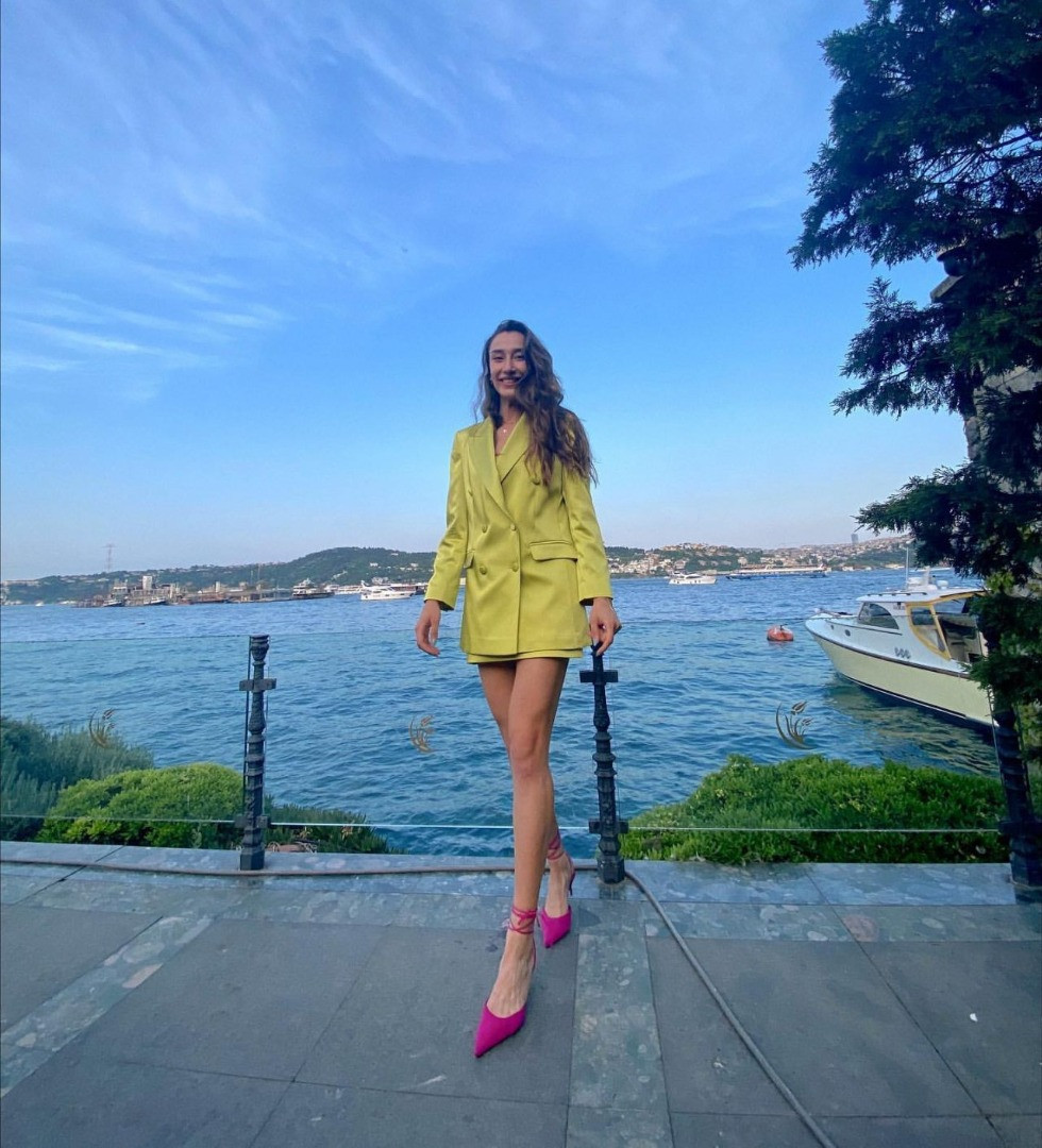 Milli voleybolcu Hande Baladin bikini ile havuza girince olay oldu - Resim: 27