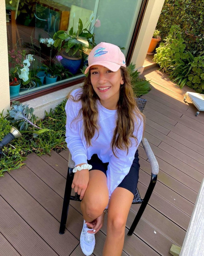 Milli voleybolcu Hande Baladin bikini ile havuza girince olay oldu - Resim: 24