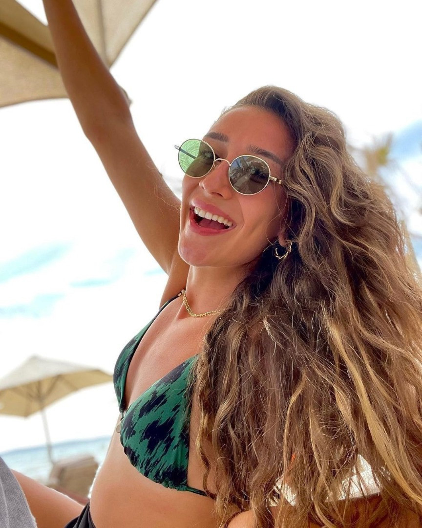 Milli voleybolcu Hande Baladin bikini ile havuza girince olay oldu - Resim: 20