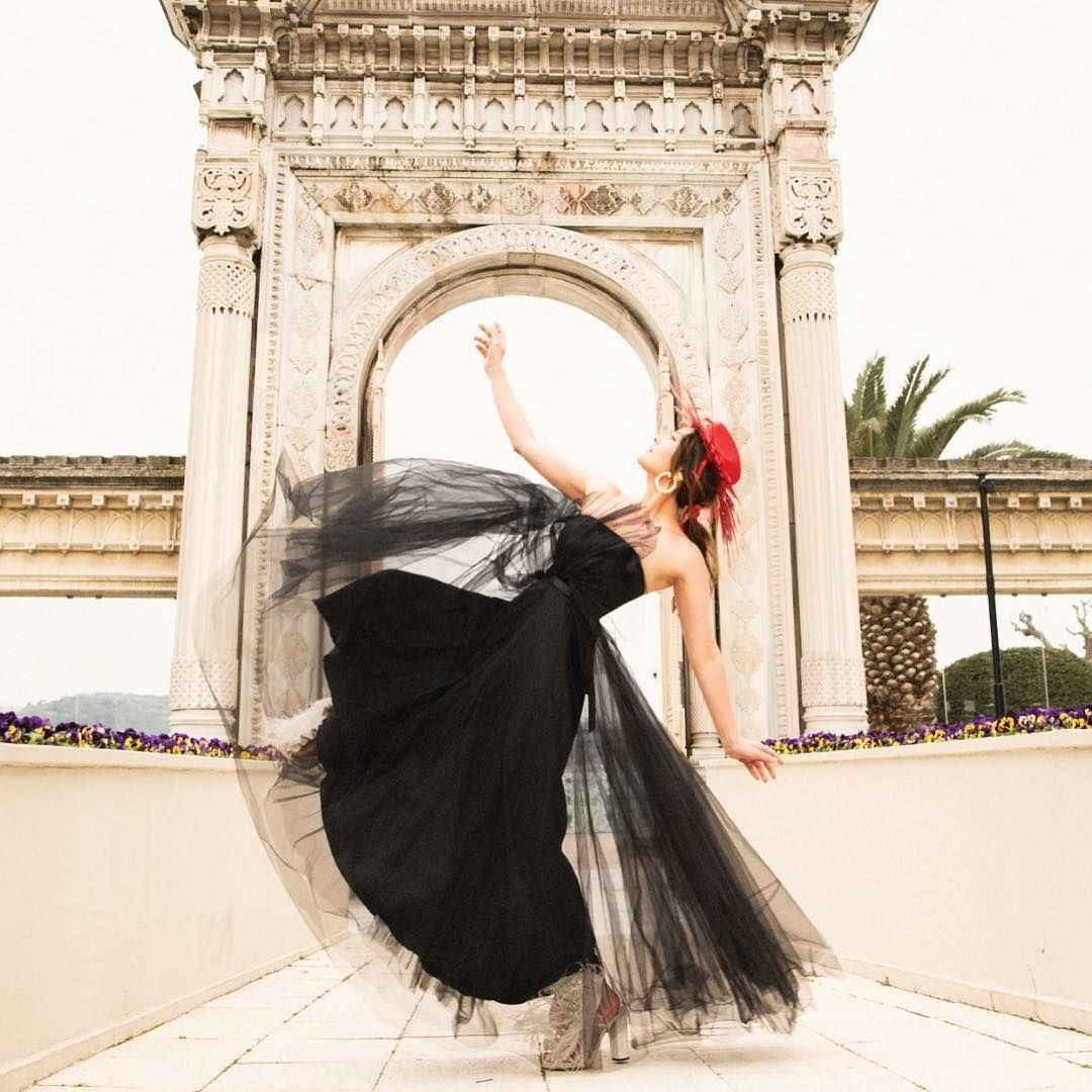 Nurgül Yeşilçay kırmızı bikini ile kuma yattı, yüzünü bez ile kapattı. Yüzünün makyajsız halini de çekinmeden paylaştı - Resim: 28