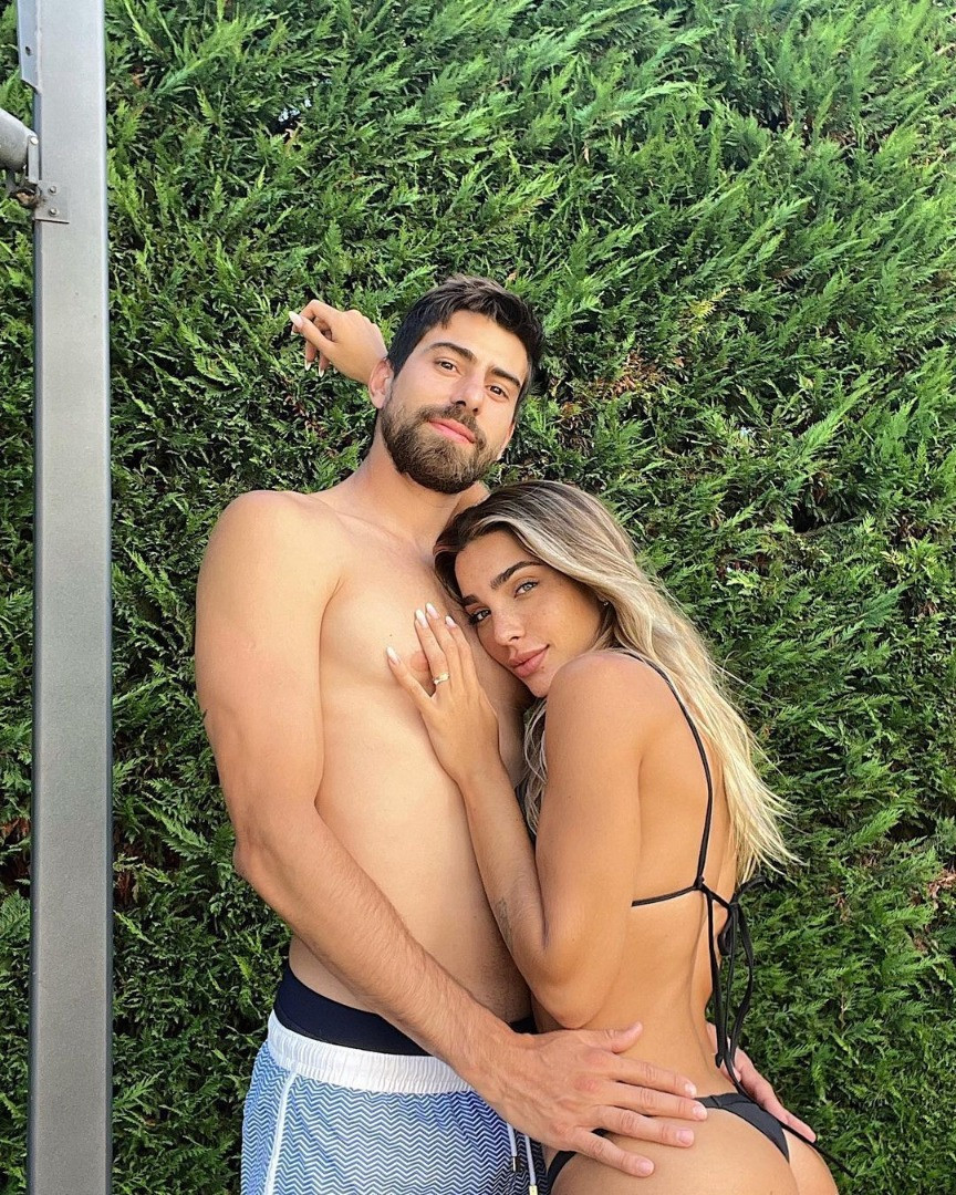 Fenerbahçeli futbolcunun sevgilisi kayaların üstünde poz verdi. Gabriela fotoğraflarını kendi paylaştı - Resim: 20