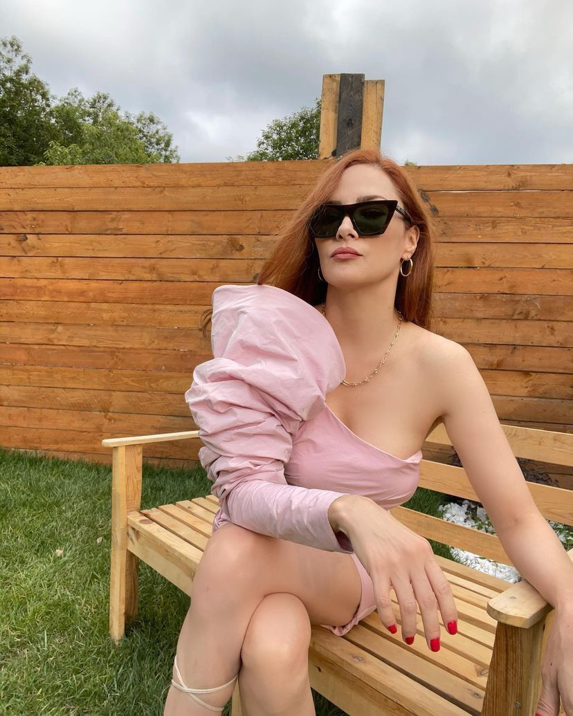 Mine Tugay otoparkta poz verdi. Sosyal medyada pozları olay oldu - Resim: 22