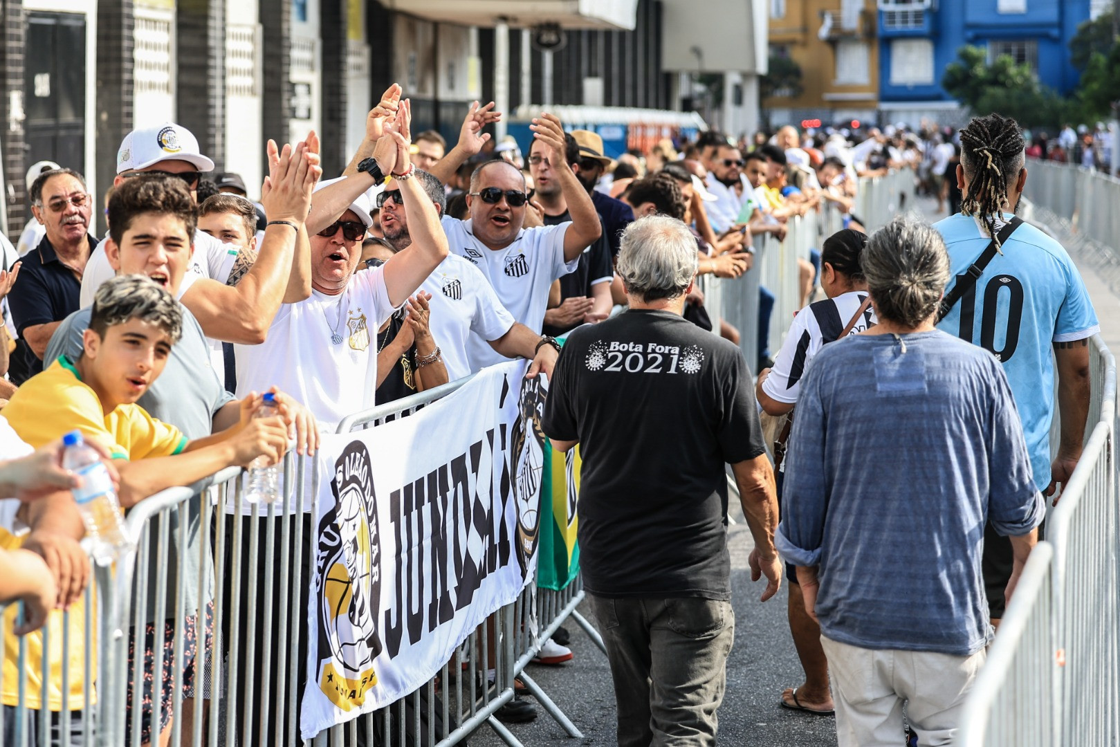 Pele'nin cenaze töreninden flaş fotoğraflar. Tabutunu böyle taşıdılar - Resim: 17