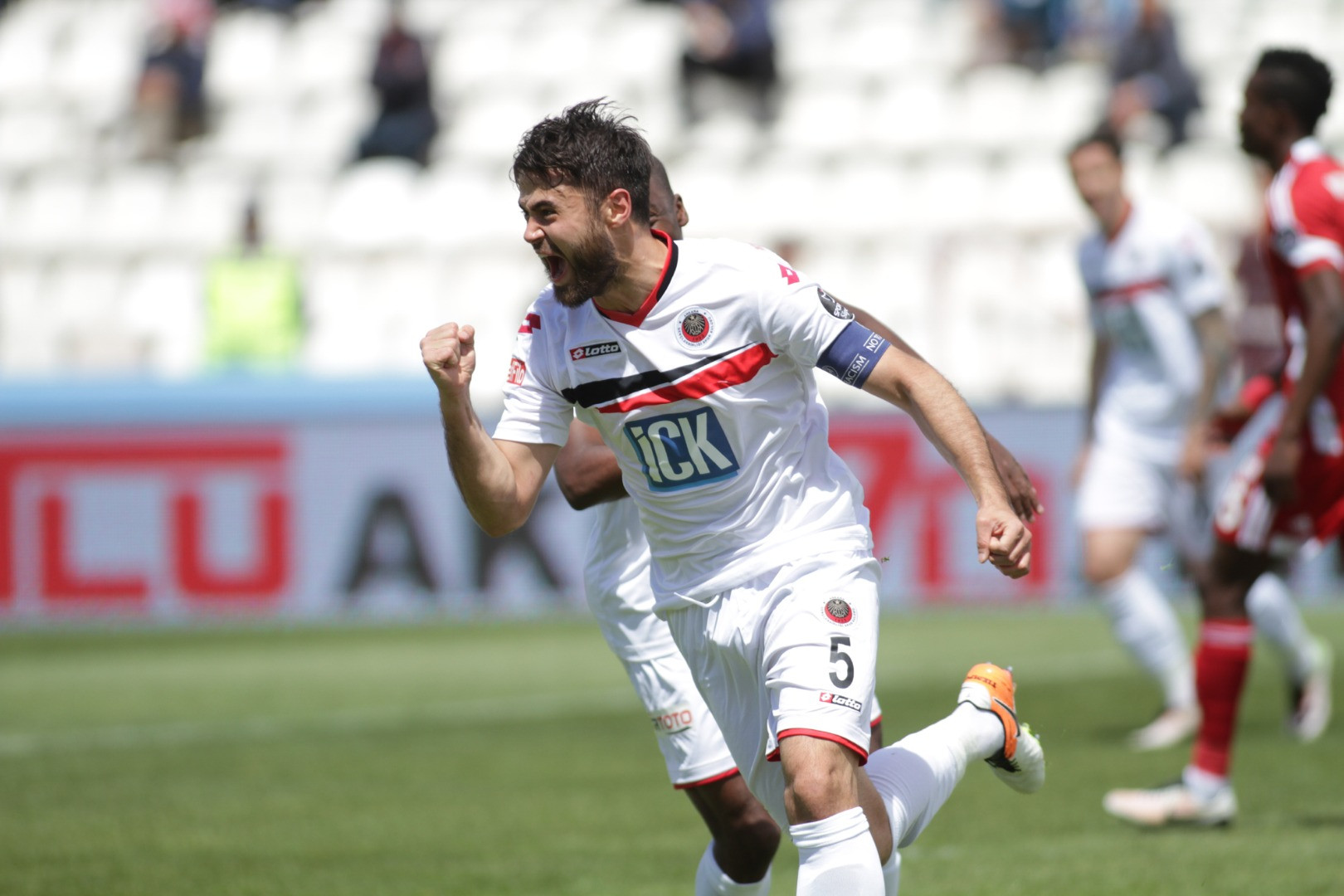 Türk futbolunun beyefendisi: Ahmet Çalık - Resim: 7