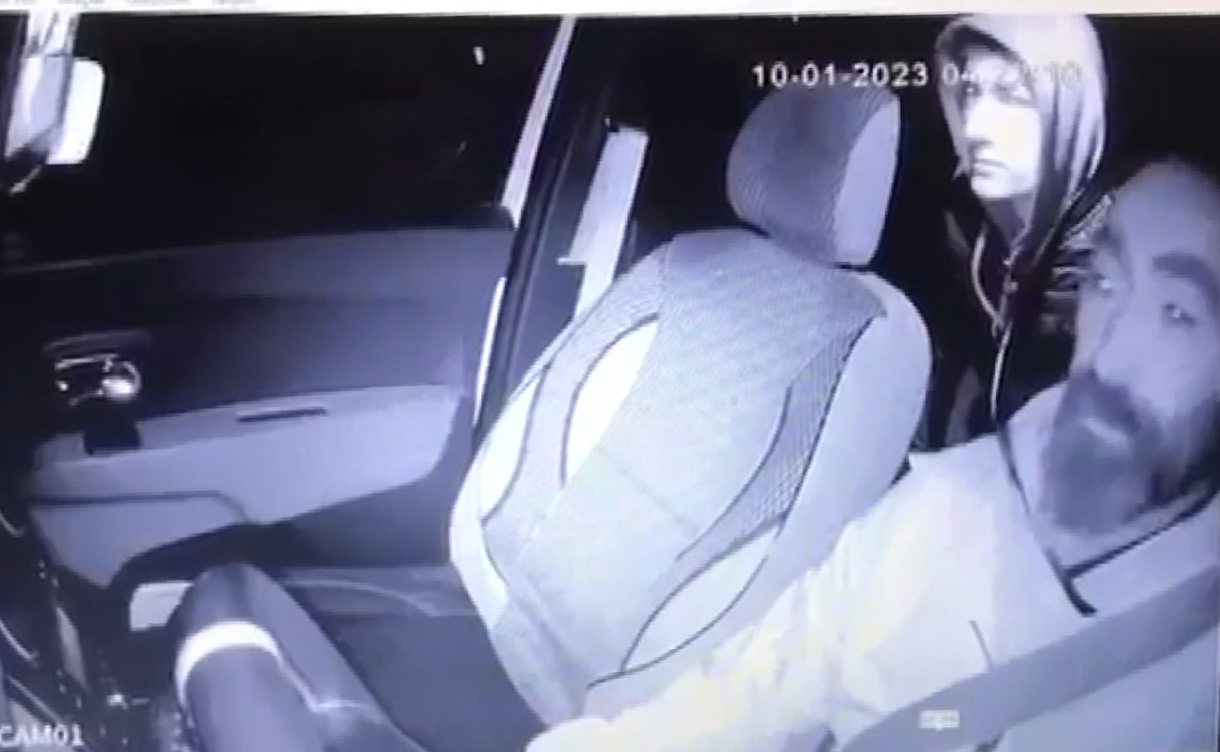 Takside dehşet! Başına taşla vurup hastanelik etti - Resim: 12