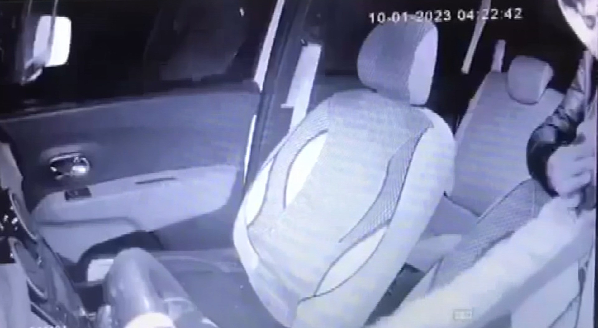 Takside dehşet! Başına taşla vurup hastanelik etti - Resim: 7