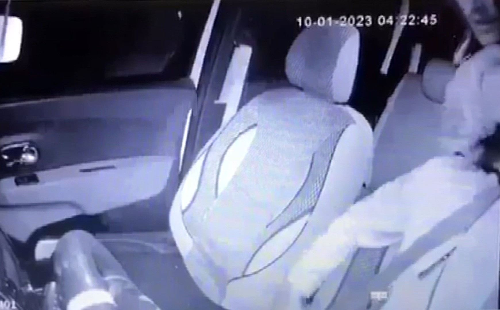 Takside dehşet! Başına taşla vurup hastanelik etti - Resim: 6