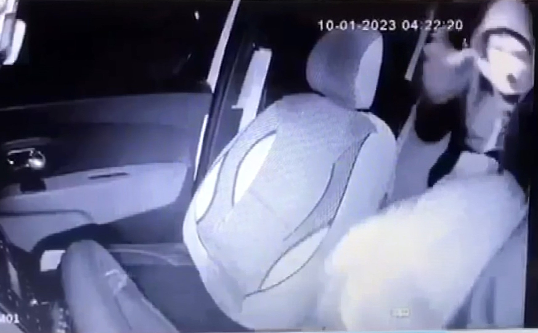 Takside dehşet! Başına taşla vurup hastanelik etti - Resim: 9