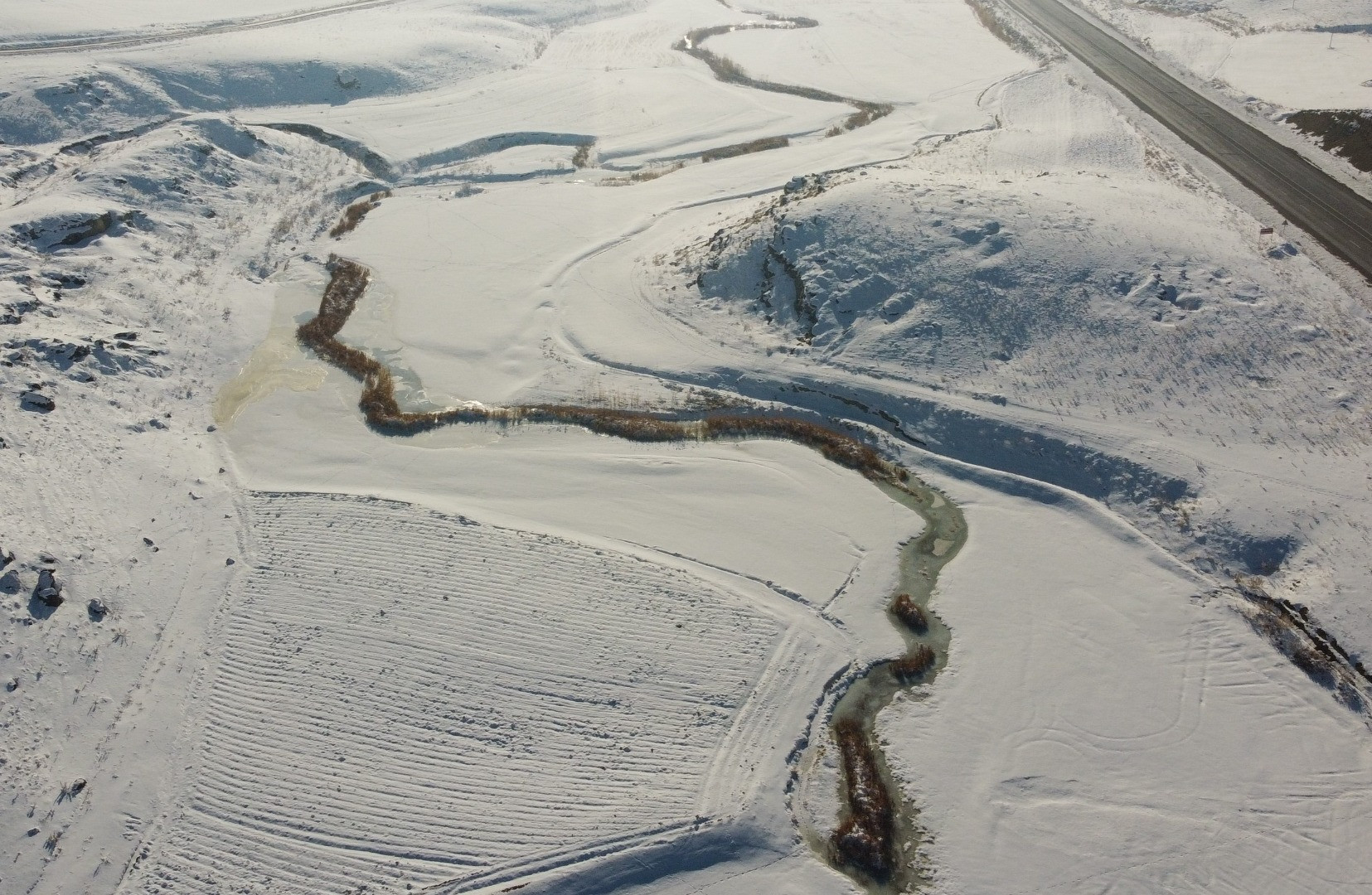 Van'da akarsuların yüzeyi buzla kaplandı - Resim: 12