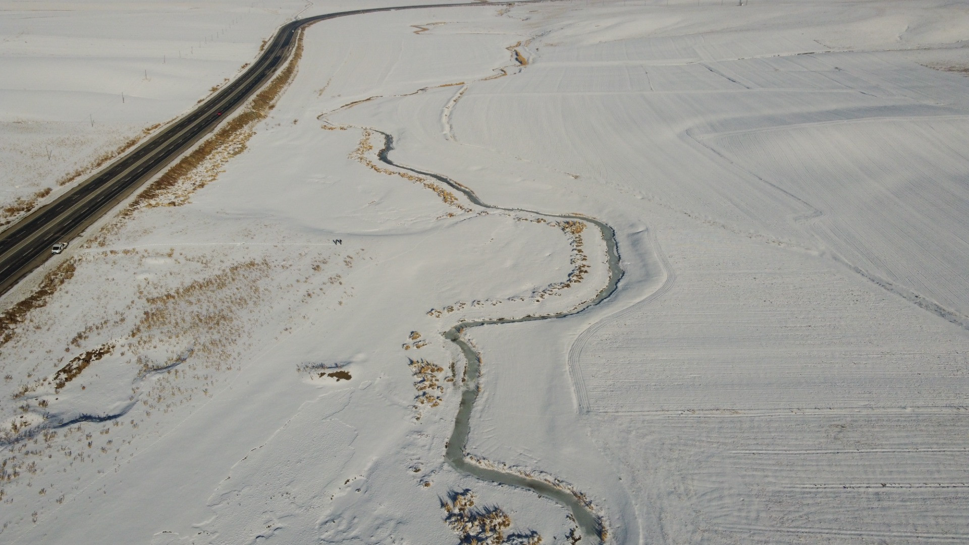 Van'da akarsuların yüzeyi buzla kaplandı - Resim: 11