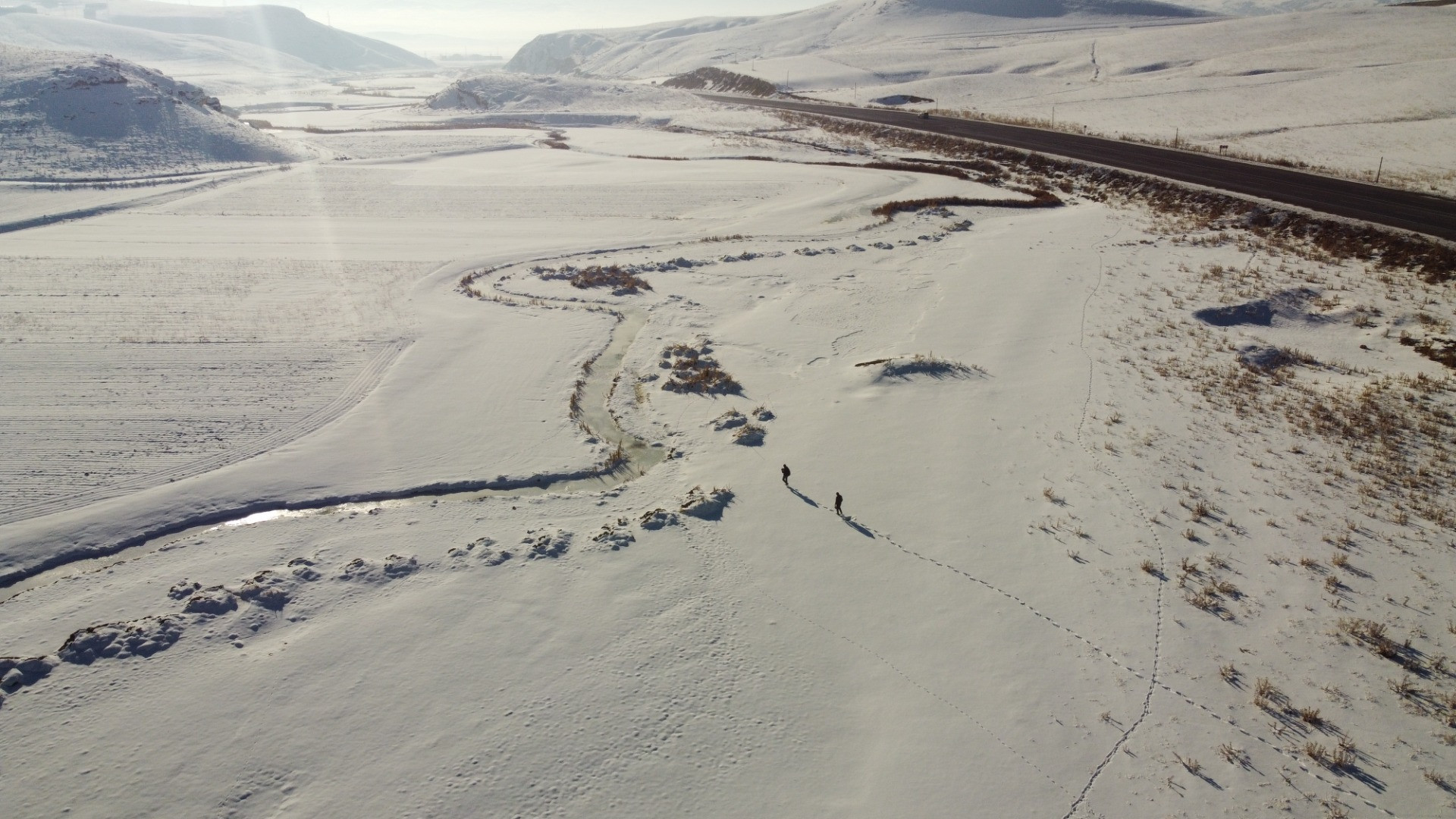 Van'da akarsuların yüzeyi buzla kaplandı - Resim: 10