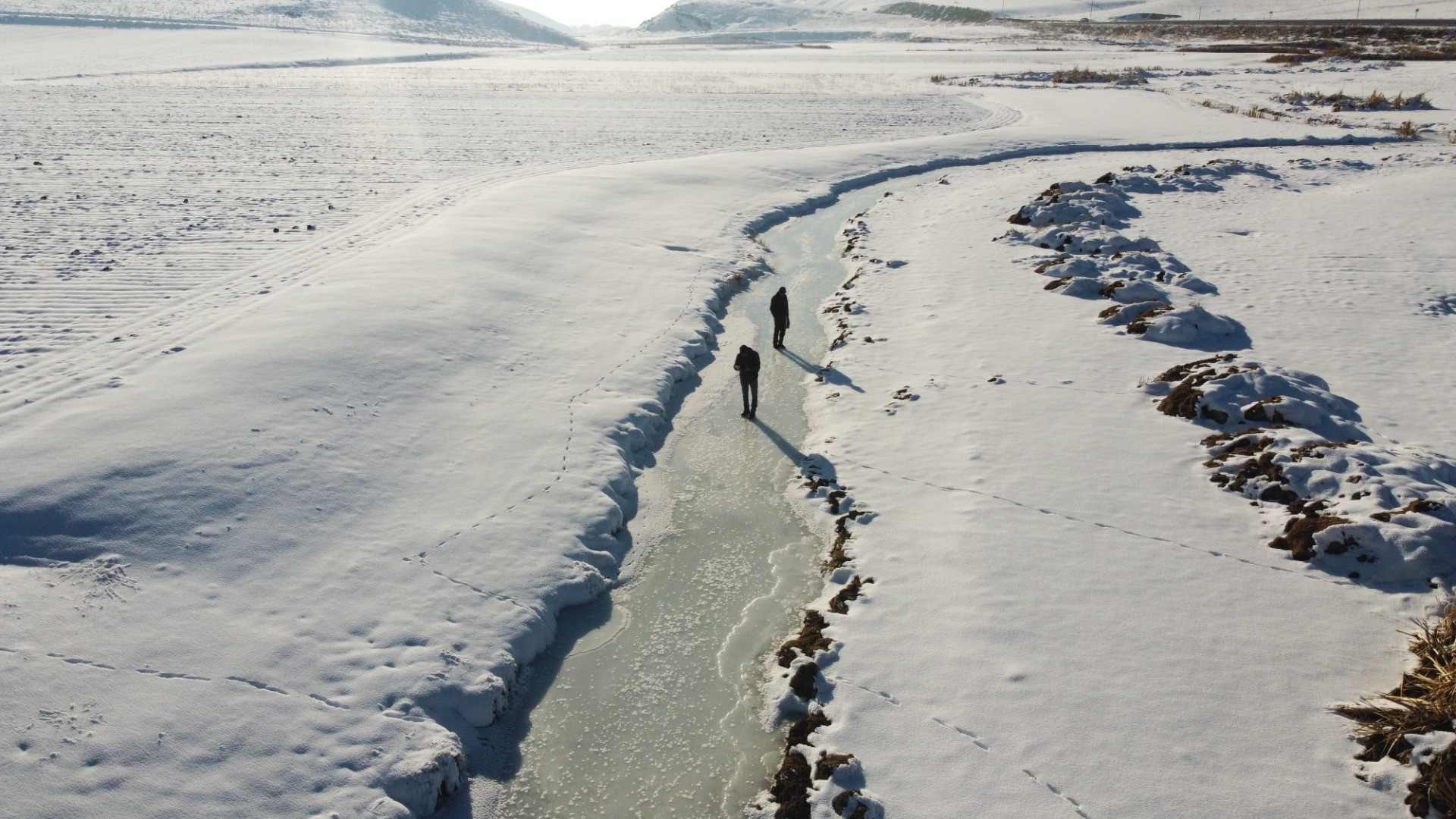 Van'da akarsuların yüzeyi buzla kaplandı - Resim: 9