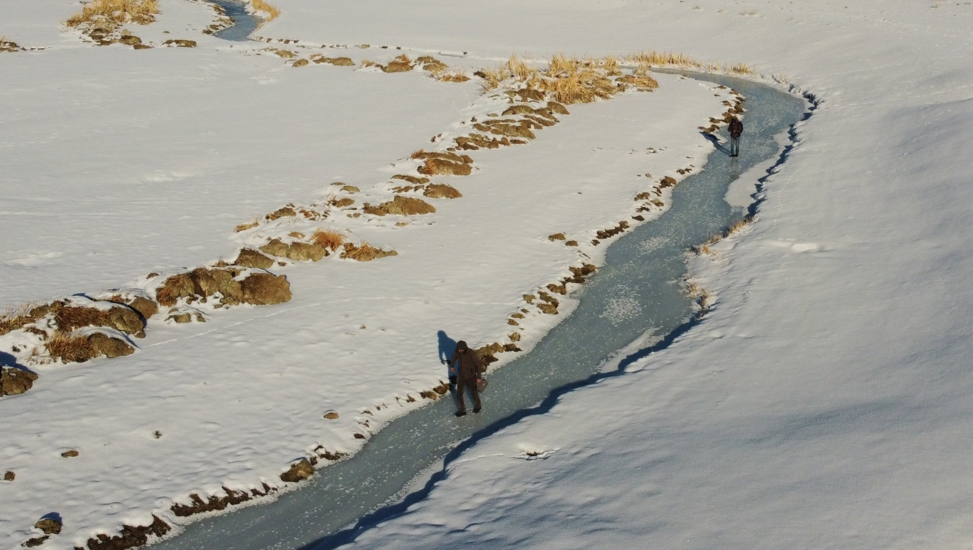 Van'da akarsuların yüzeyi buzla kaplandı - Resim: 6