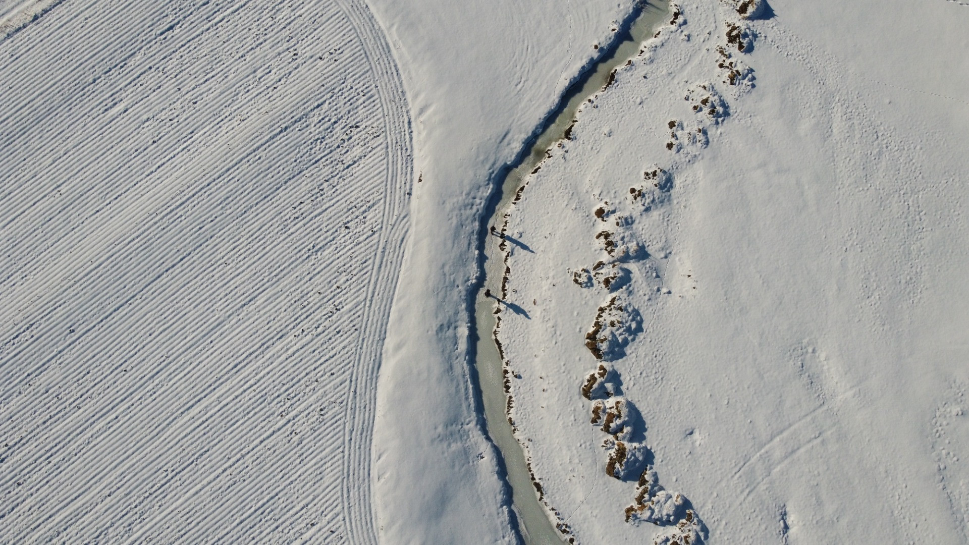 Van'da akarsuların yüzeyi buzla kaplandı - Resim: 3
