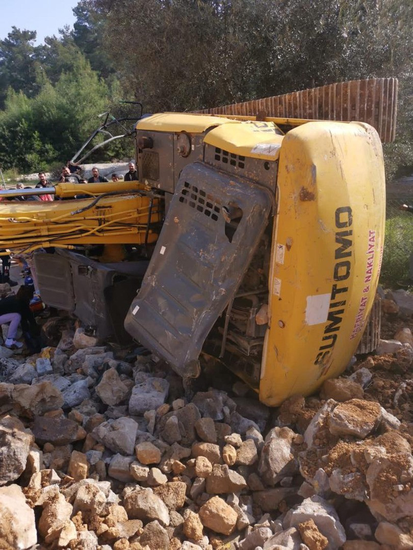 İstinat duvarı çöktü, devrilen kepçenin operatörü öldü - Resim: 9