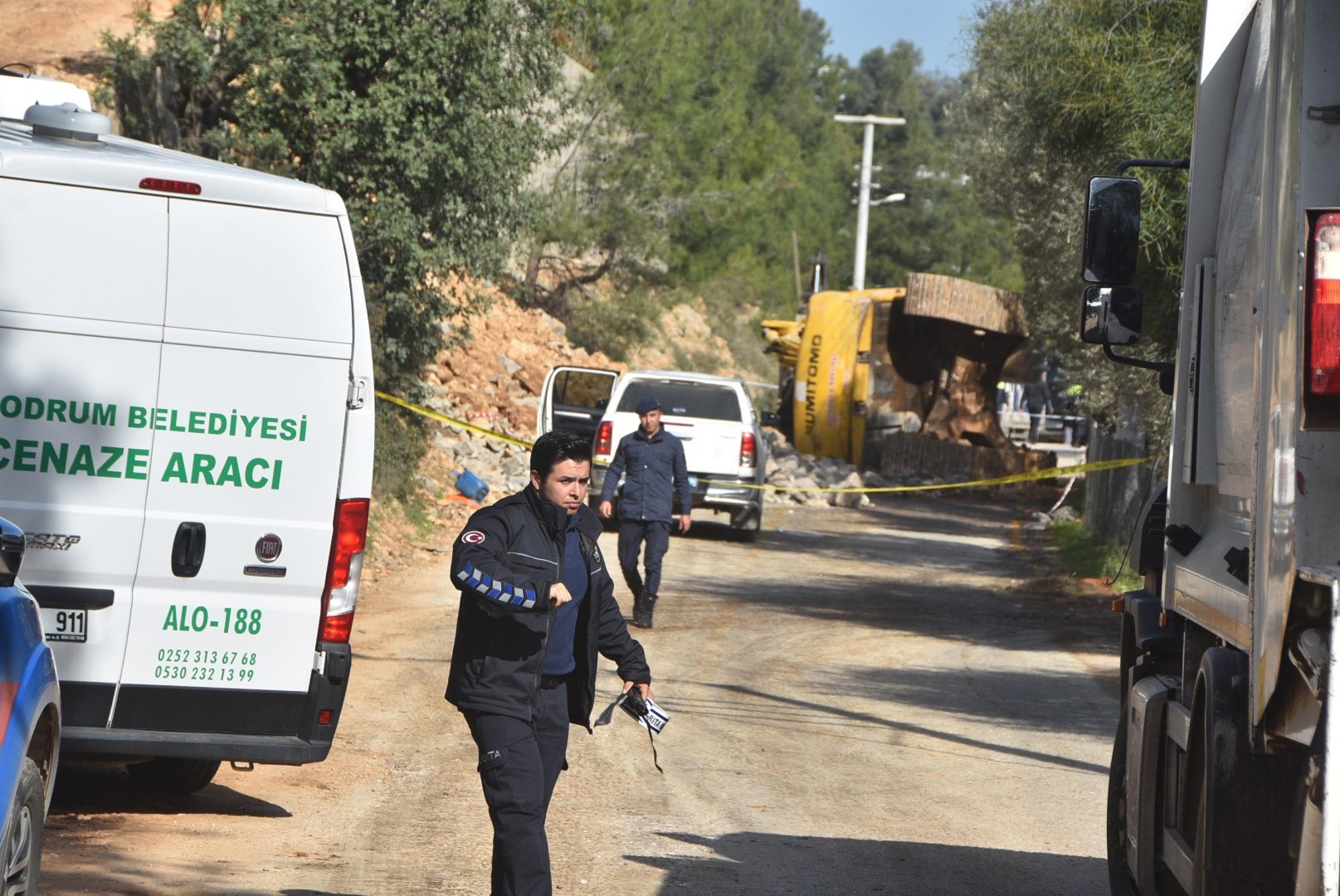 İstinat duvarı çöktü, devrilen kepçenin operatörü öldü - Resim: 4