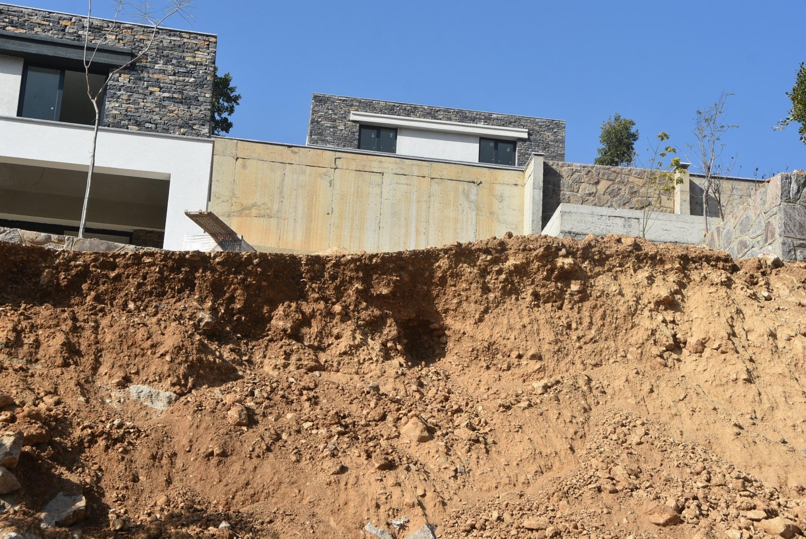 İstinat duvarı çöktü, devrilen kepçenin operatörü öldü - Resim: 7