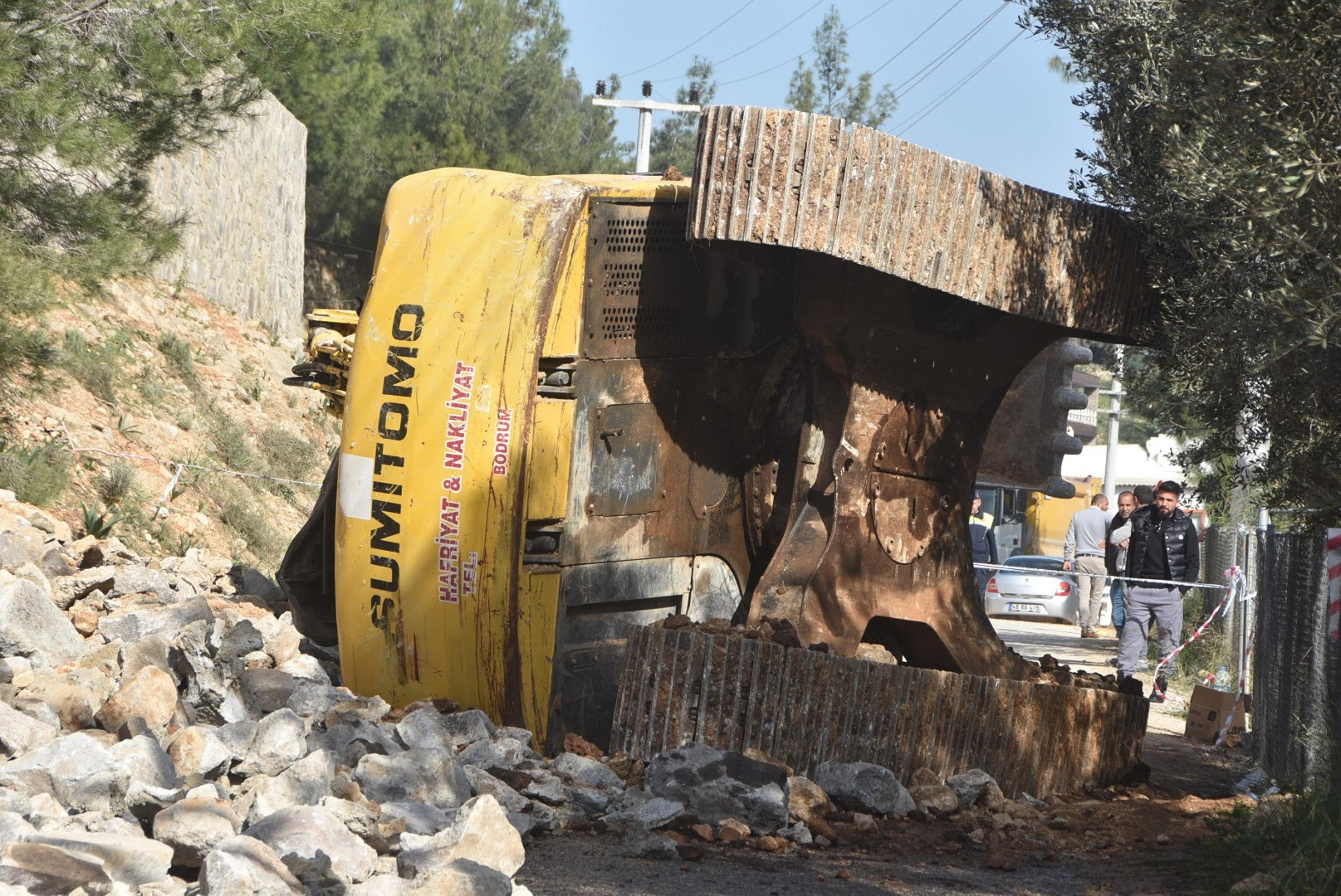 İstinat duvarı çöktü, devrilen kepçenin operatörü öldü - Resim: 3