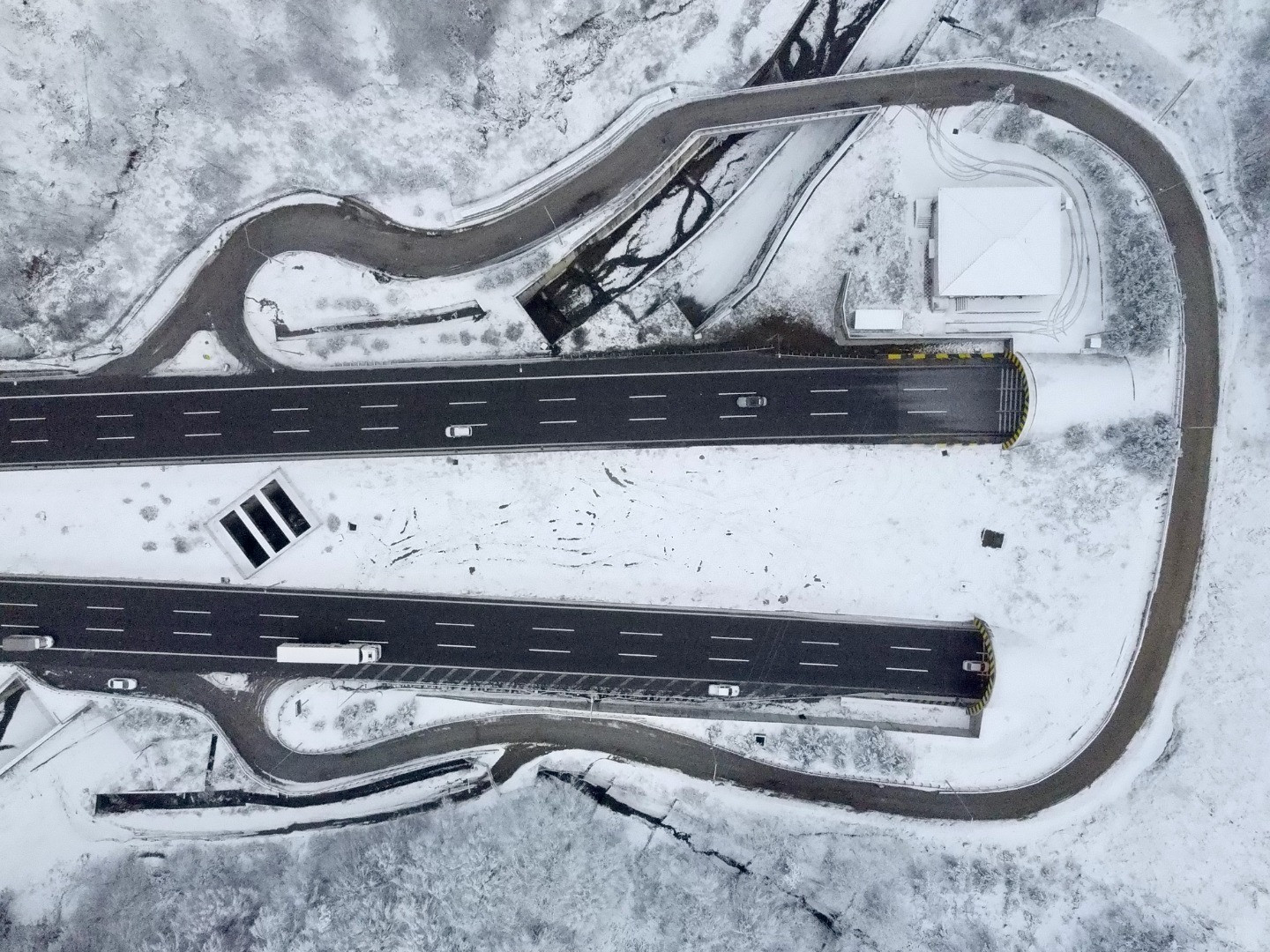 Bolu Dağı'ndaki kar yağışı aralıklarla sürüyor - Resim: 8