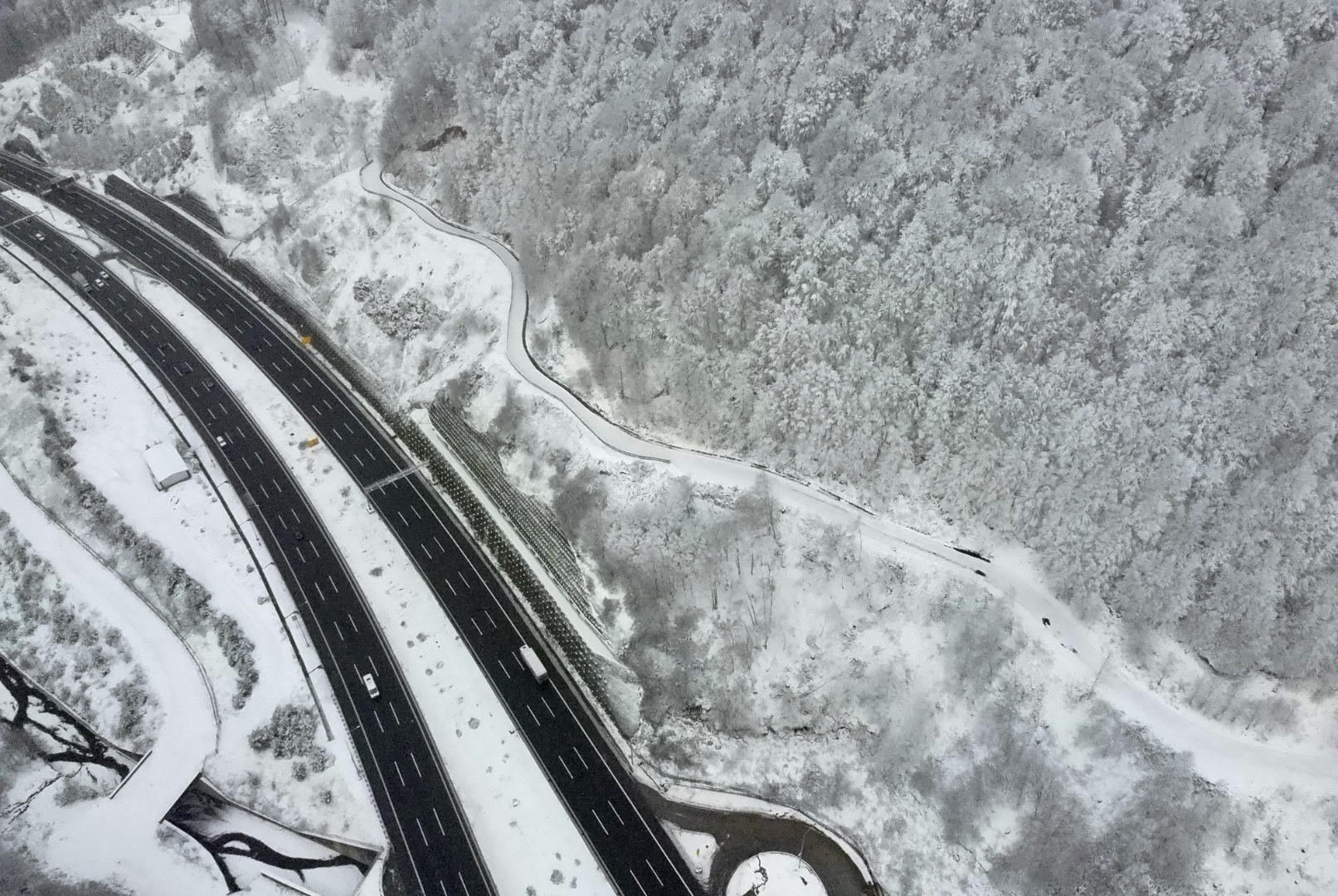 Bolu Dağı'ndaki kar yağışı aralıklarla sürüyor - Resim: 7