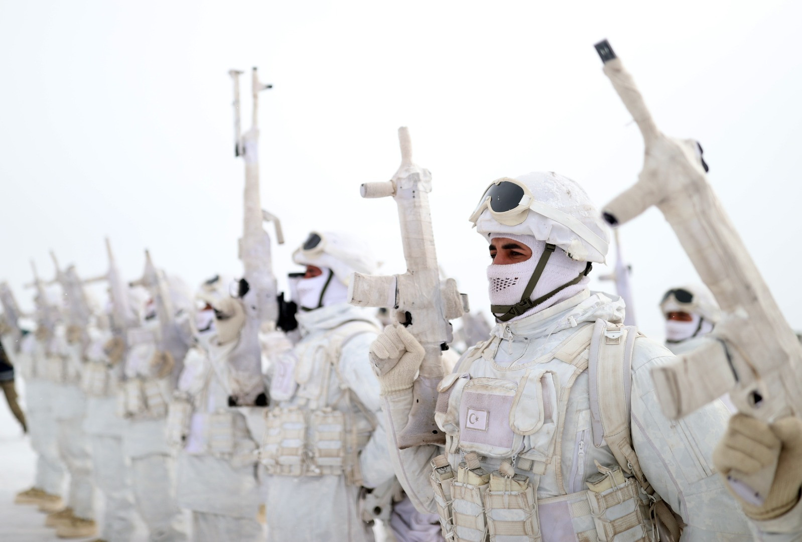 Akar: Bizim Yunanistan'ı tehdit etmemiz söz konusu değil - Resim: 11