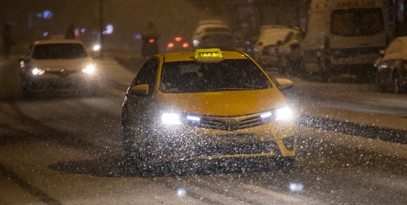 Kar ve tipi Ankara'yı beyaza bürüdü - Resim: 45