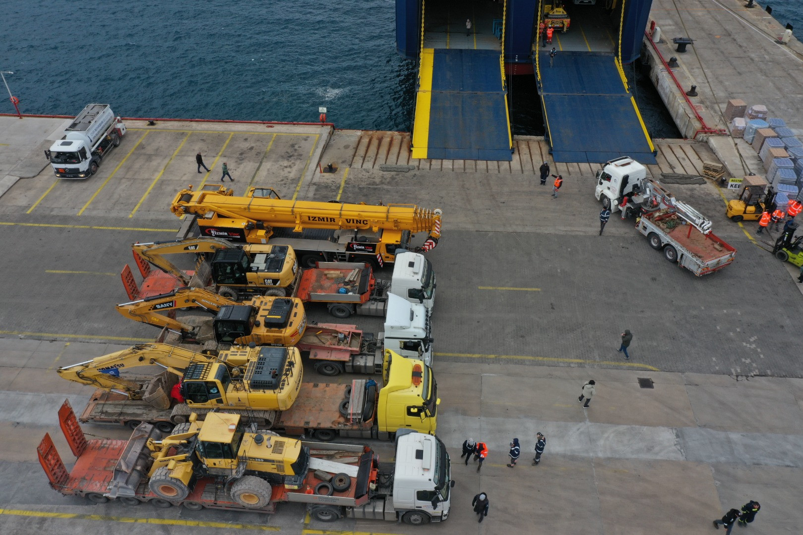 Çeşme Limanı'ndan deprem bölgesi için yardım gemisi kalkıyor - Resim: 16