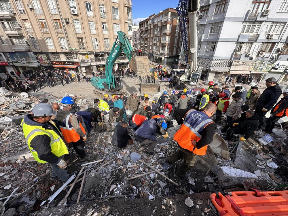 Türkiye’yi yıkan deprem dünya basınına böyle yansıdı - Resim: 14