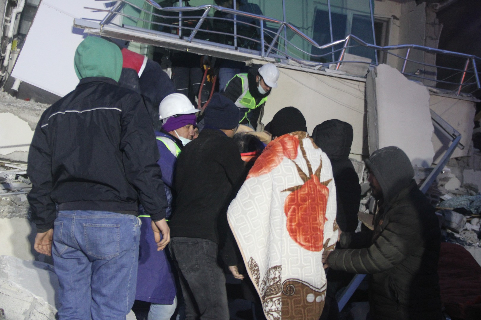 Türkiye’yi yıkan deprem dünya basınına böyle yansıdı - Resim: 13