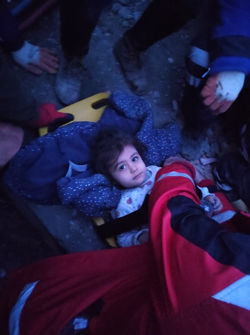 4 yaşındaki Müjgan bebek sağ olarak kurtarıldı - Resim: 1