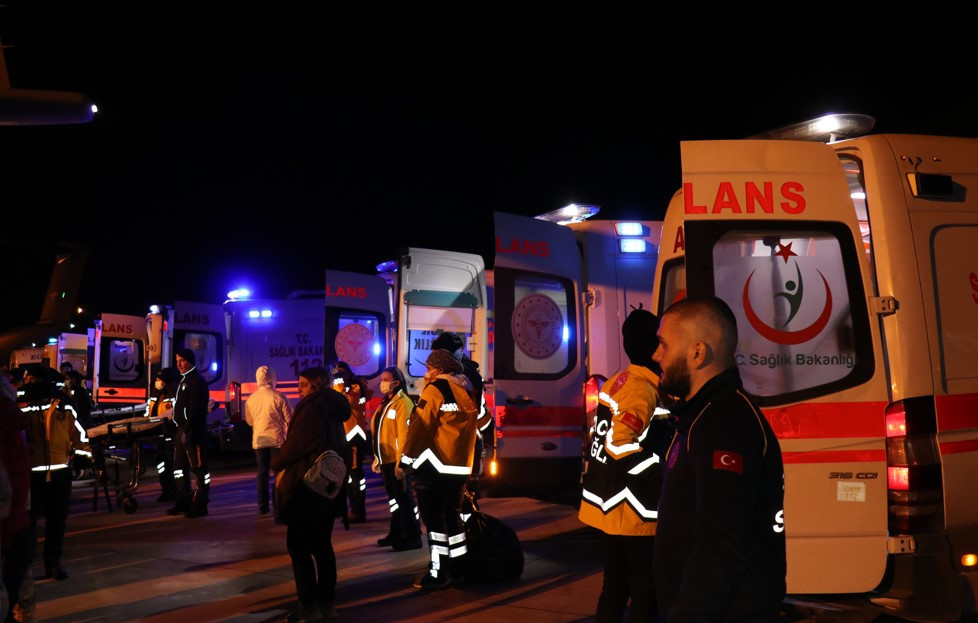 Liyakatsızlar sıcak yataklarında yatarken liyakatlılar soğuk havada bir kişiyi bile yaşatma mücadelesinde - Resim: 75