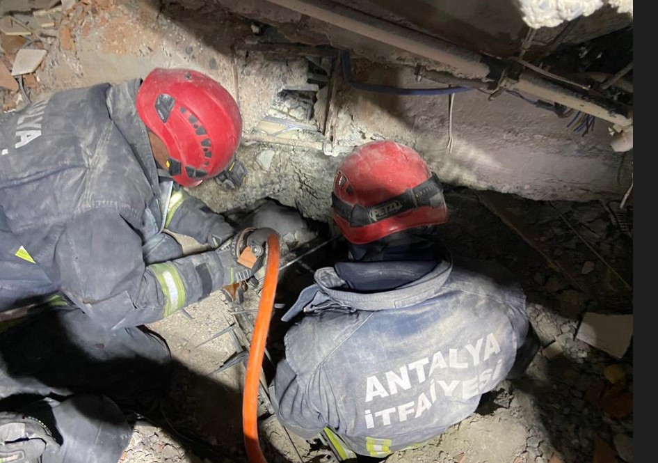 Liyakatsızlar sıcak yataklarında yatarken liyakatlılar soğuk havada bir kişiyi bile yaşatma mücadelesinde - Resim: 77