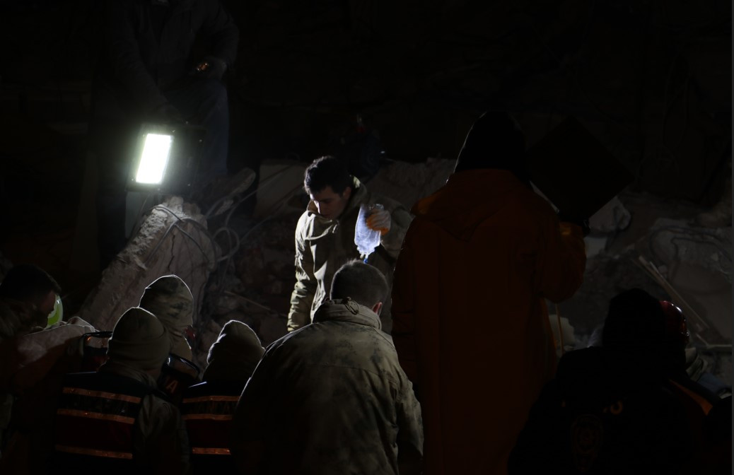 Liyakatsızlar sıcak yataklarında yatarken liyakatlılar soğuk havada bir kişiyi bile yaşatma mücadelesinde - Resim: 21