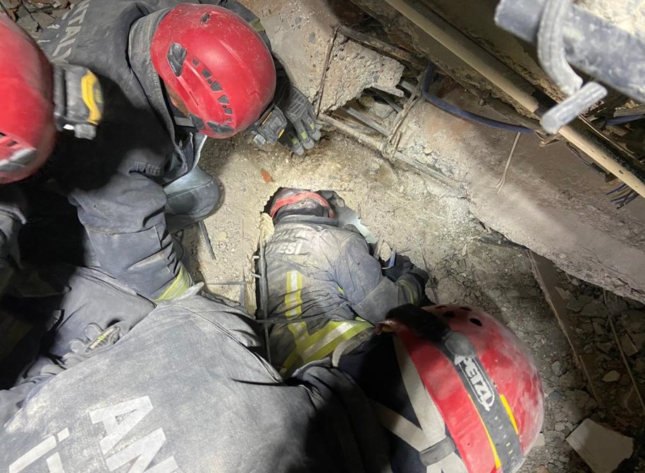 Liyakatsızlar sıcak yataklarında yatarken liyakatlılar soğuk havada bir kişiyi bile yaşatma mücadelesinde - Resim: 83