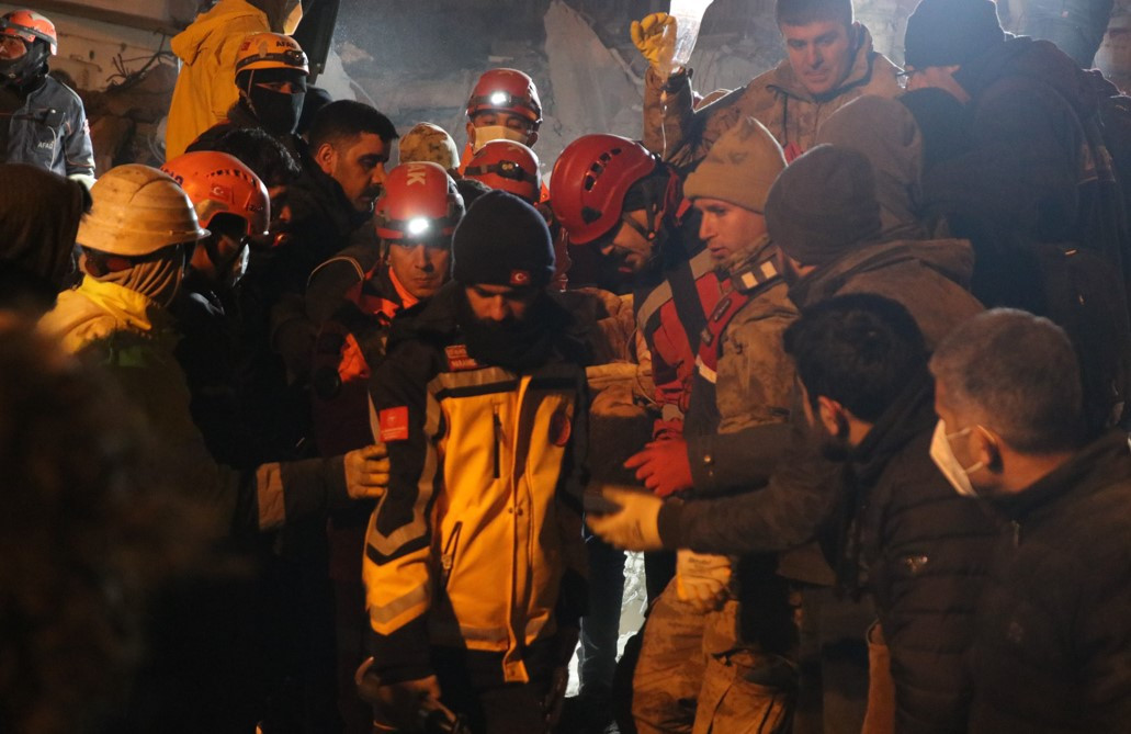 Liyakatsızlar sıcak yataklarında yatarken liyakatlılar soğuk havada bir kişiyi bile yaşatma mücadelesinde - Resim: 66