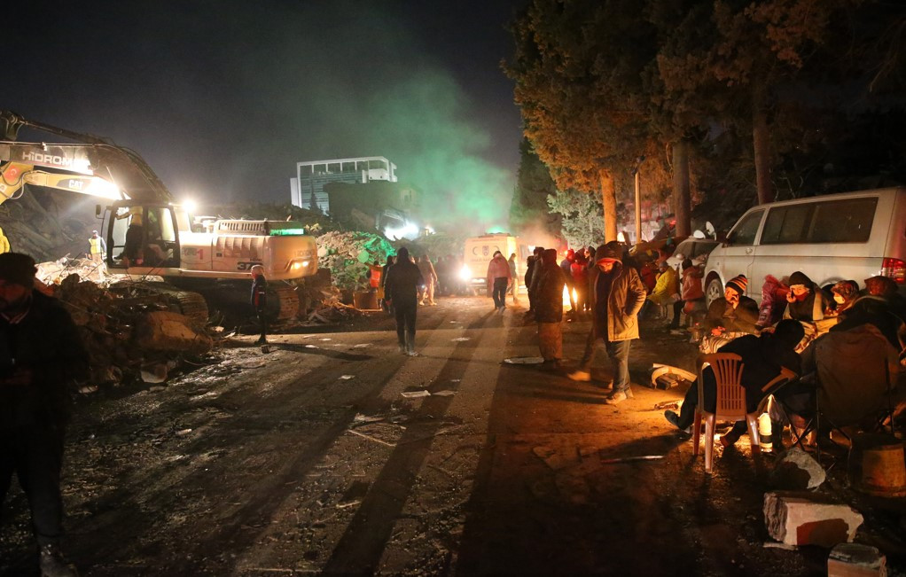 Liyakatsızlar sıcak yataklarında yatarken liyakatlılar soğuk havada bir kişiyi bile yaşatma mücadelesinde - Resim: 84